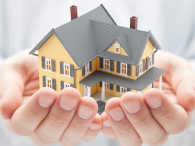 house-in-hand-420x315